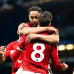Manchester United derrota a Chelsea en Stamford Bridge y refuerza su lucha por la Champions League